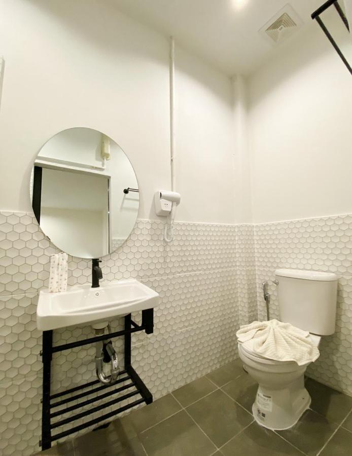 Saffron Hill Bangkok Hotel Bagian luar foto