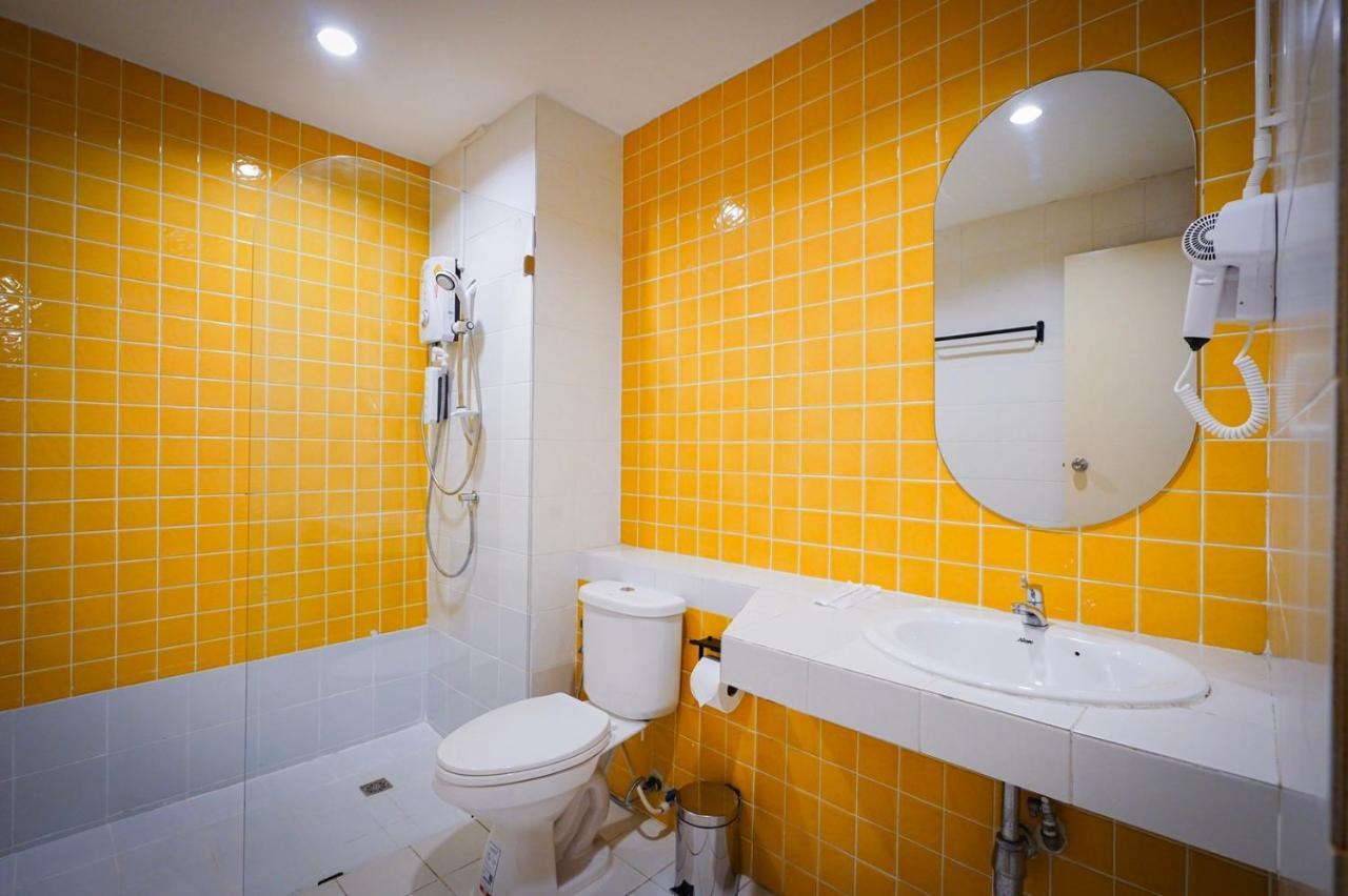 Saffron Hill Bangkok Hotel Bagian luar foto